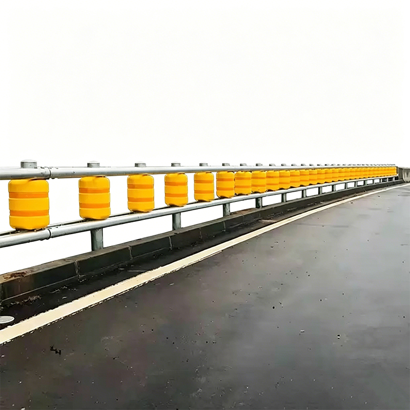 Barieră cu role de autostradă care absoarbe energie pentru curbe ascuțite